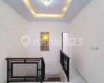 thumbnail-dijual-rumah-25-lantai-sip-huni-di-tanah-baru-beji-depok-3